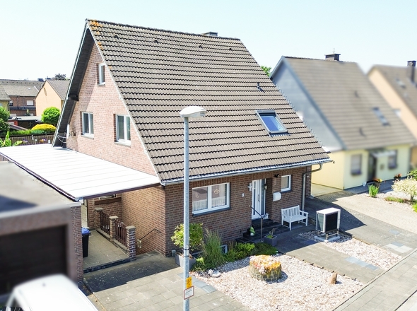 Hausansicht vorne links