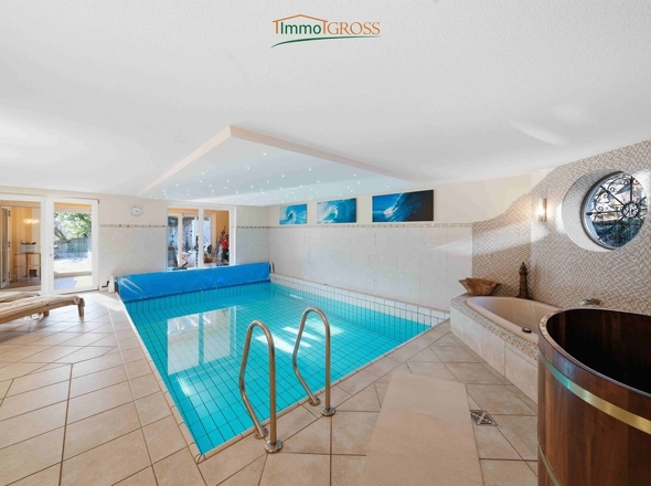 1. OG - Indoorpool mit Zugang zur Terrasse