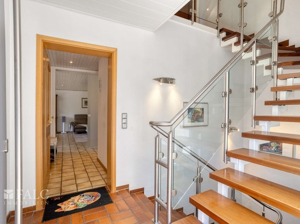 Treppenhaus und WE EG