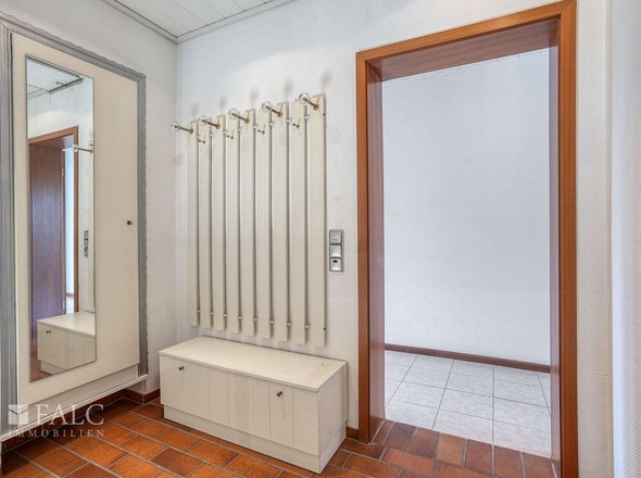 Garderobe im Treppenhaus OG