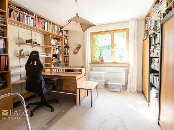 Arbeitszimmer oder Schlafzimmer im Erdgeschoss