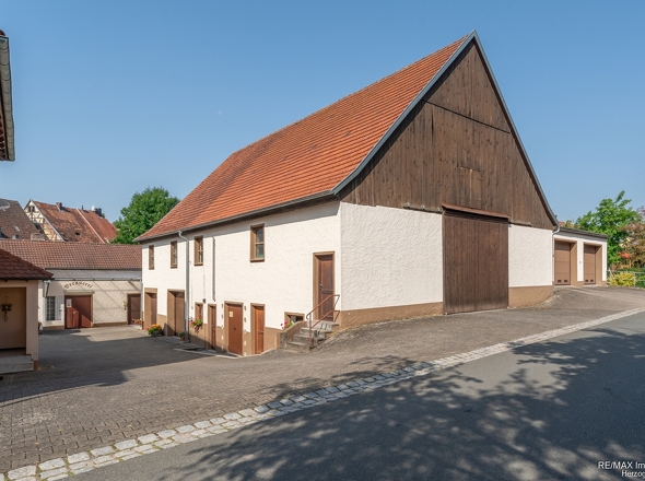 Scheune und Garage