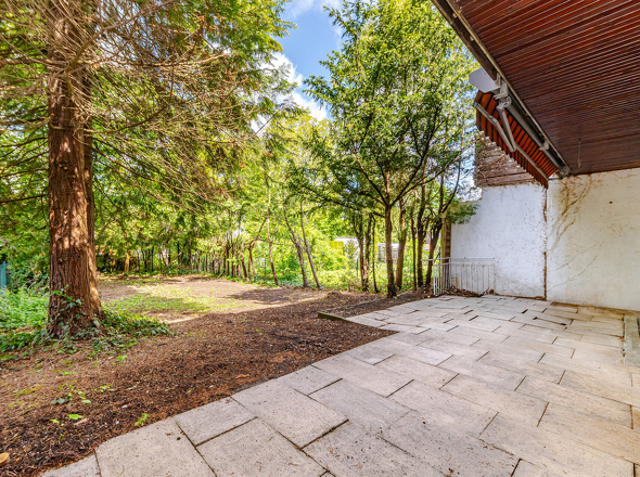 Rückwärtige Terrasse