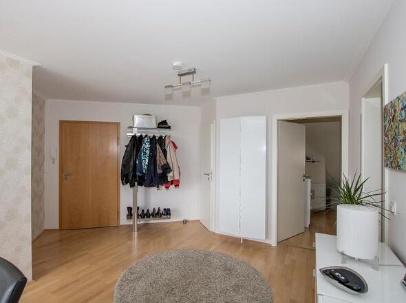 Flur m. Wohnungseingang