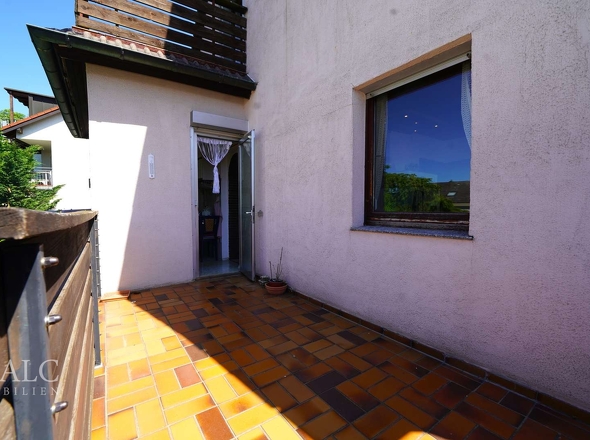 Balkon mit separatem Eingang