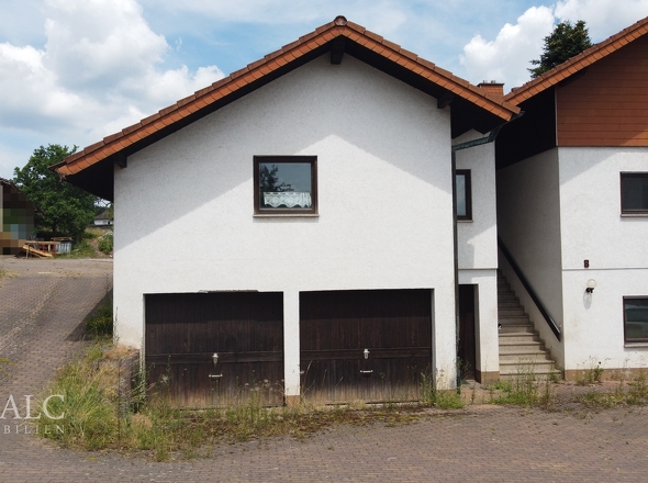 Doppelgarage mit Kellerzugang