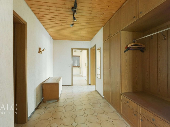 Breiter Flur EG