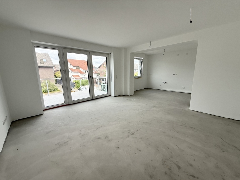 Wohn-Esszimmer mit Balkon