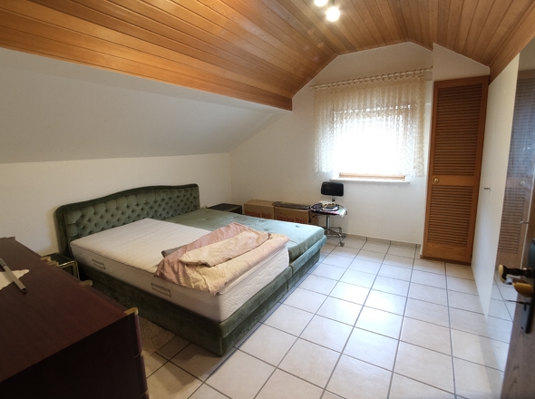 Schlafzimmer DG