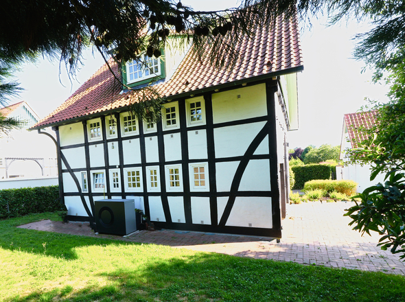 Rückansicht mit Wärmepumpe