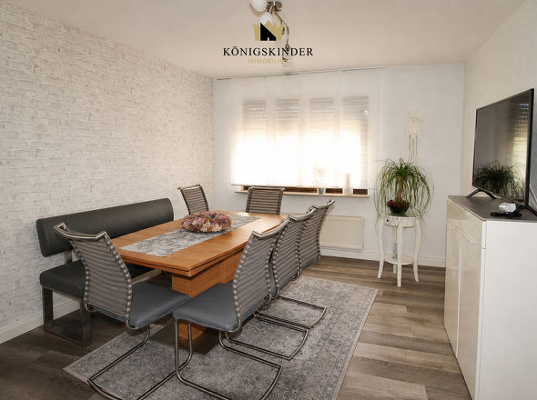 Schönes Wohnzimmer OG