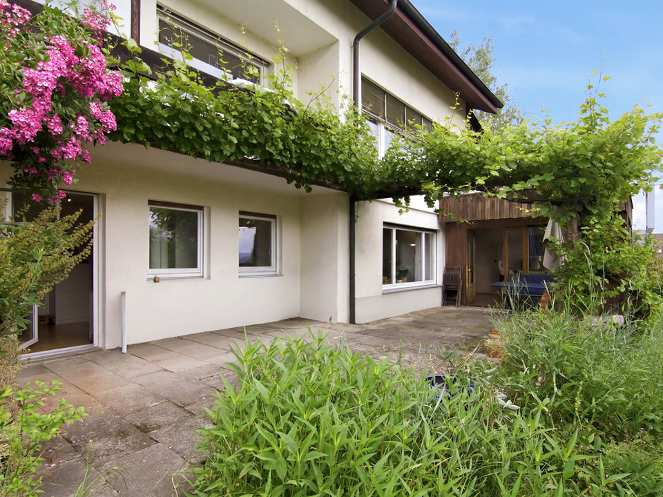 Gesamter Blick auf die Terrasse