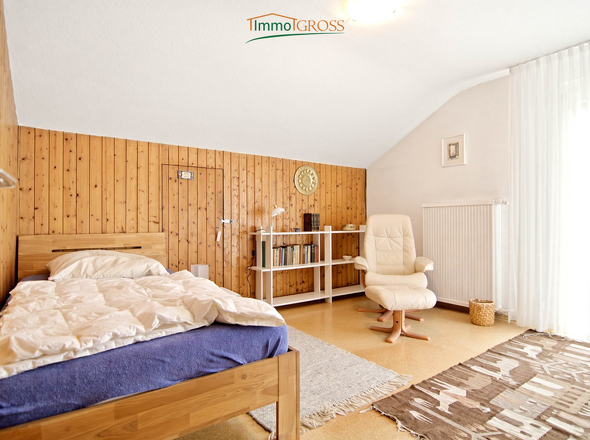OG - Kinderzimmer mit Zugang zum Balkon