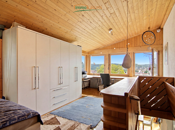 EG - Schlafzimmer der zweiten Wohneinheit mit Zugang zum möglichen Balkon und Aussicht