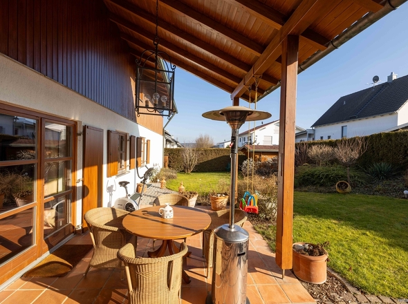 Süd-Terrasse mit Garten