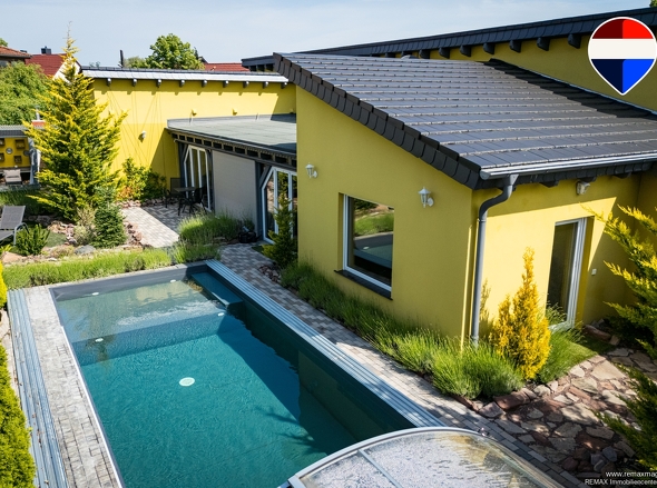 Pool überdacht