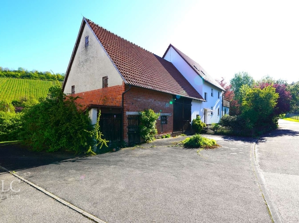 Seitenansicht Haus und Scheune