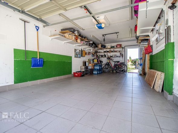 Große Garage 
