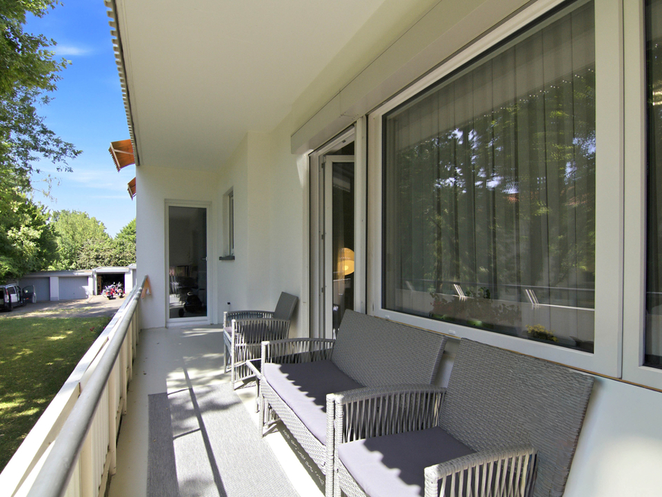 Balkon mit Zugang zum Wohnzimmer und Küche