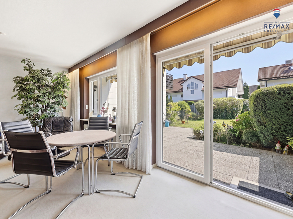 Wohnzimmer mit Gartenzugang