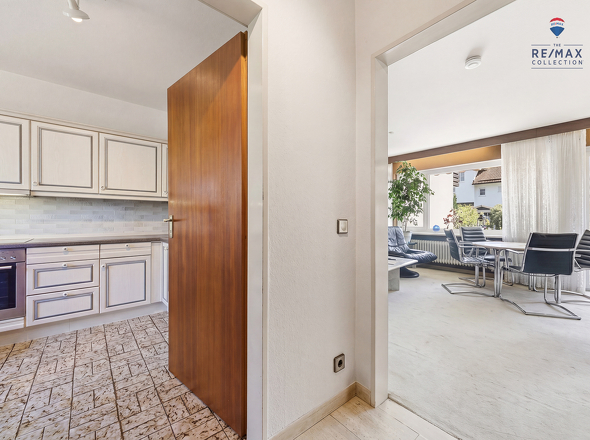 Diele mit Blick in Küche und Wohnzimmer