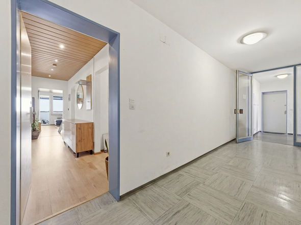 Flur mit Wohnungseingang