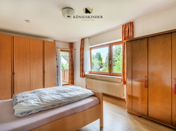 OG: Zimmer 3 mit Zugang zum Süd-Balkon