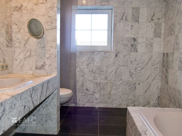 Wohnung 1: Badezimmer