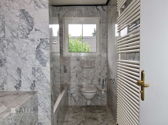Wohnung 2: Badezimmer
