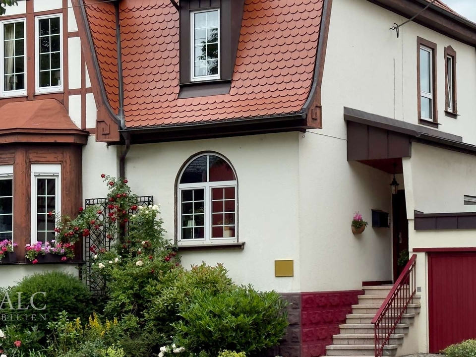 Außenansicht mit Eingangs