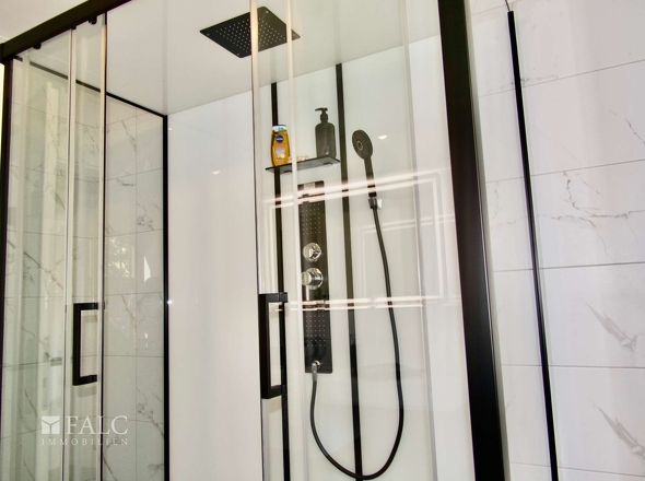 EG: Dusche im Badezimmer NEU