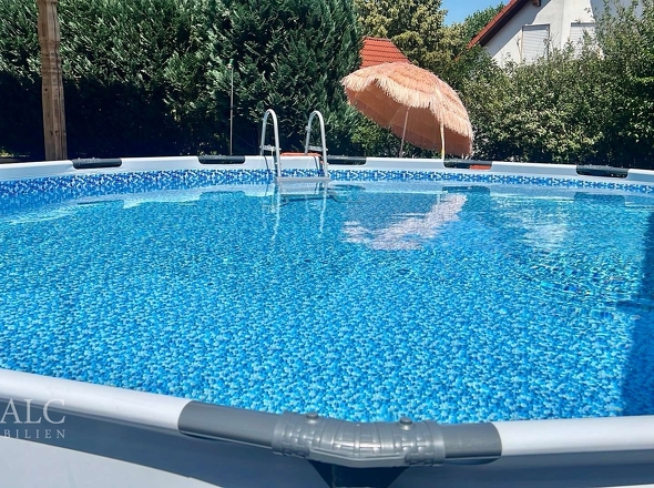 Neuer Pool inklusive