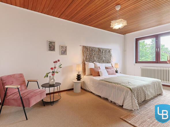 Geräumiges Schlafzimmer