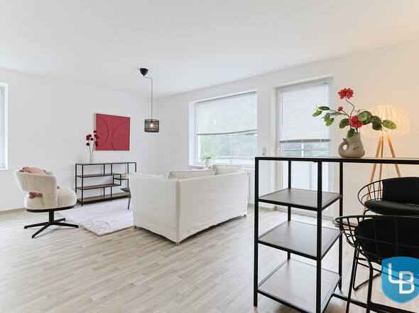 Wohnzimmer mit Balkon
