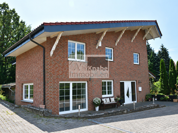 Haushälfte in ruhiger Lage