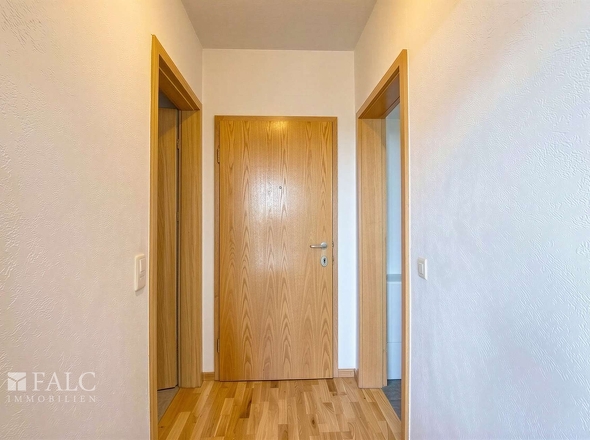 Wohnungsflur (KI-generiert, Raum geleert)