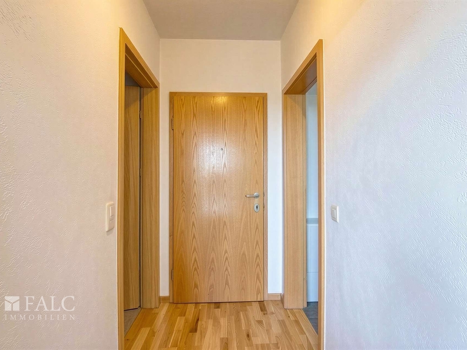 Wohnungsflur (KI-generiert, Raum geleert)