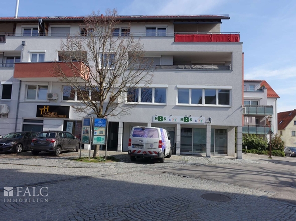 Außenansicht + Eingang