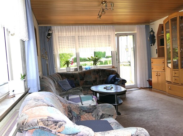 Wohn-Esszimmer Blick zum Balkon