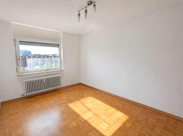 Schlafzimmer 1 mit KI leergeräumt