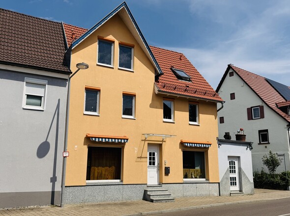 Außenansicht Wohn-Geschäftshaus