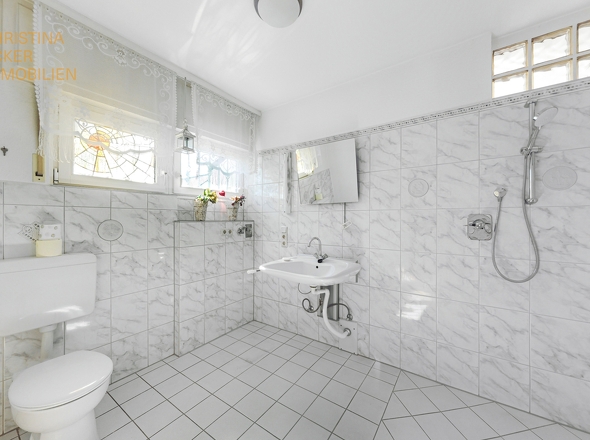 Badezimmer EG
