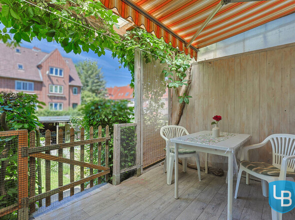 Überdachte West-Terrasse