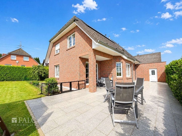 Rückseite-Hof-Terrasse