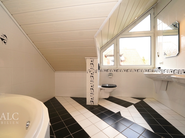 Badetempel mit Wanne...