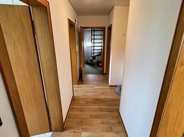mit KI verändert - Flur in OG Wohnung