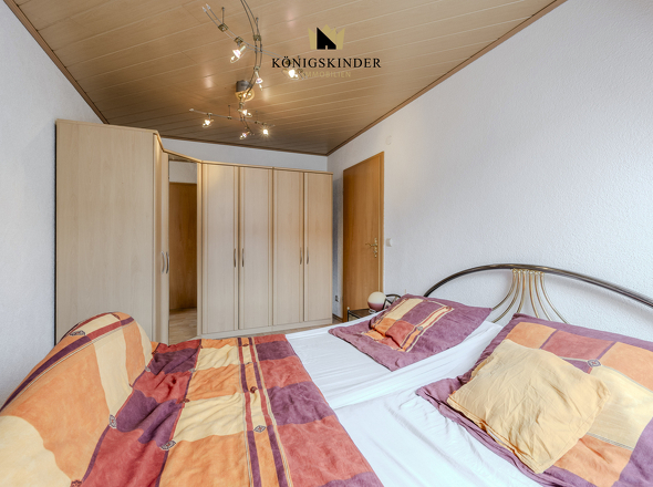 Schlafzimmer / Kinderzimmer / Büro