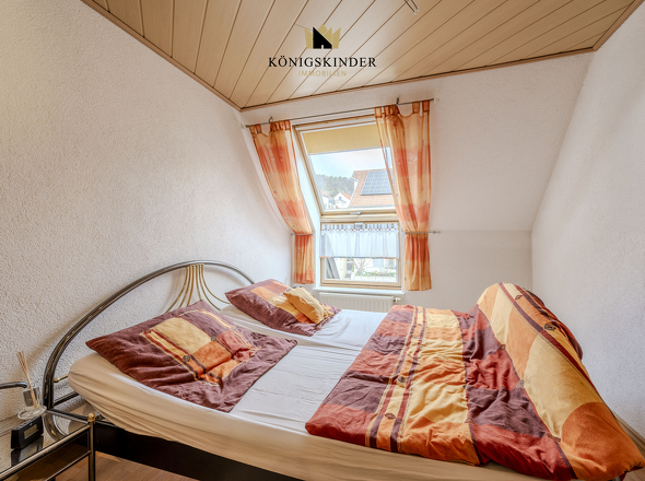 Schlafzimmer / Kinderzimmer / Büro