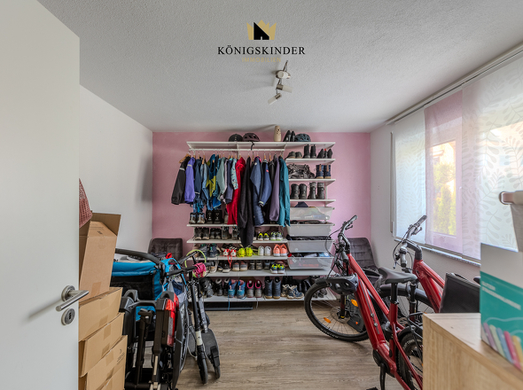 EG: Zimmer 1 als Homeoffice / Gästezimmer / Abstellraum...oder Ankleidezimmer direkt neben dem Hauseingang