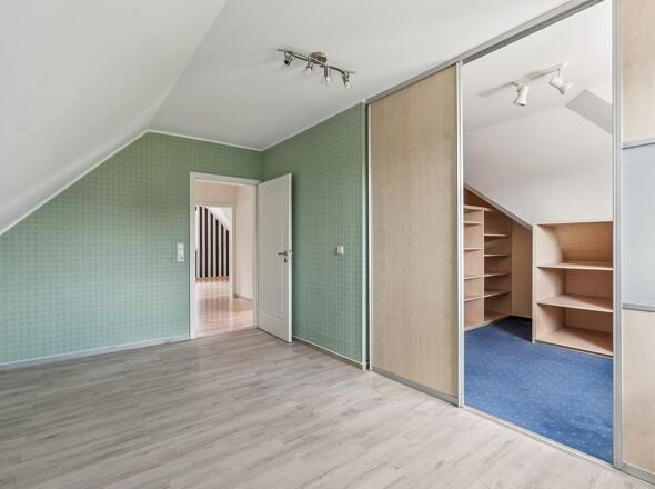 Schlafzimmer mit Ankleide
